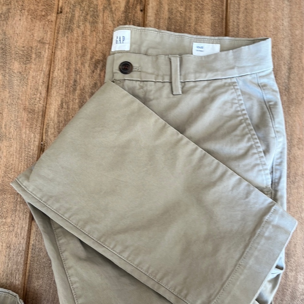 Gap 32x32 skinny khaki pants